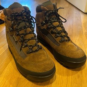 Cabelas boots. Dry-plus. Men’s 9.